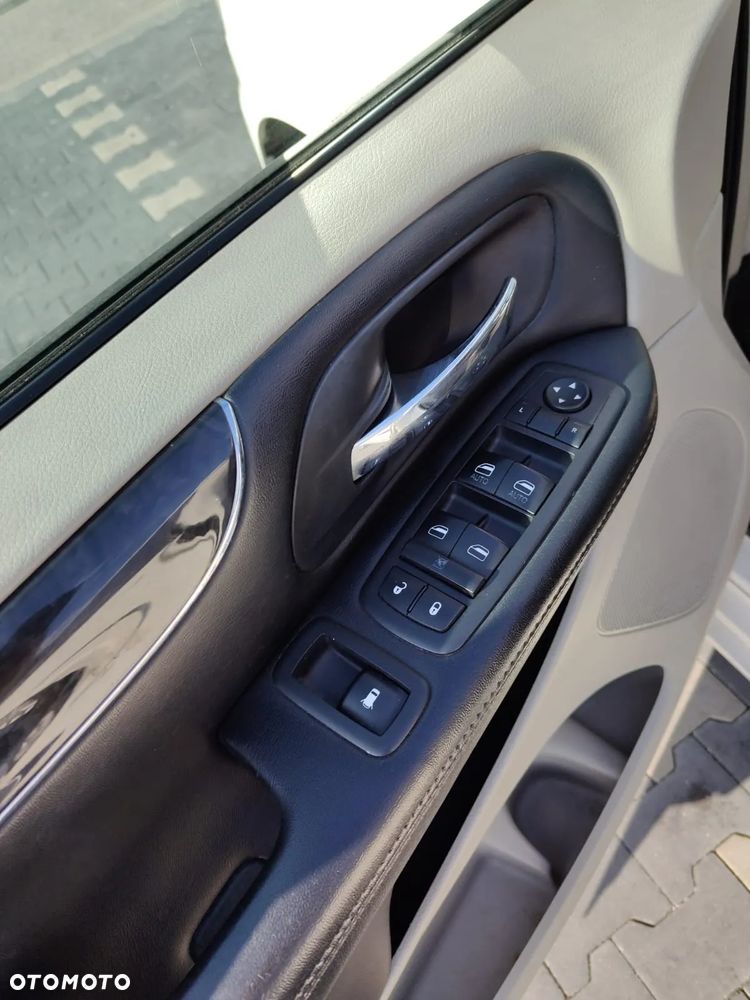 Chrysler Town & Country 3.6 Touring - 13