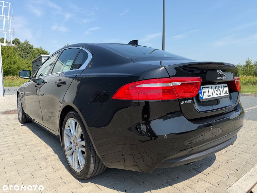 Jaguar XE 2.0 T Portfolio - 9