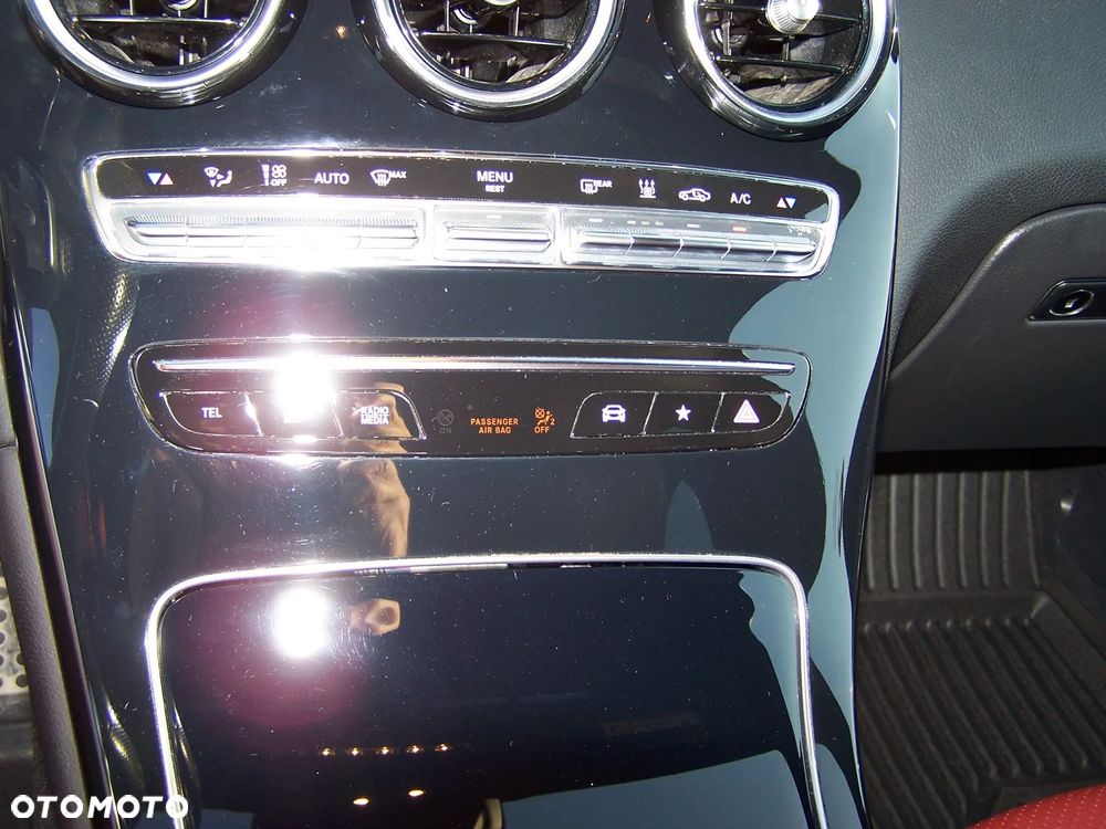 Mercedes-Benz GLC 220 d 4Matic 9G-TRONIC AMG Line - 26
