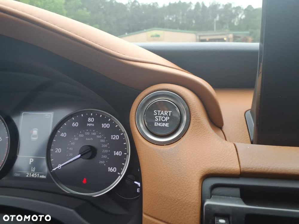 Lexus IS 200t - 12