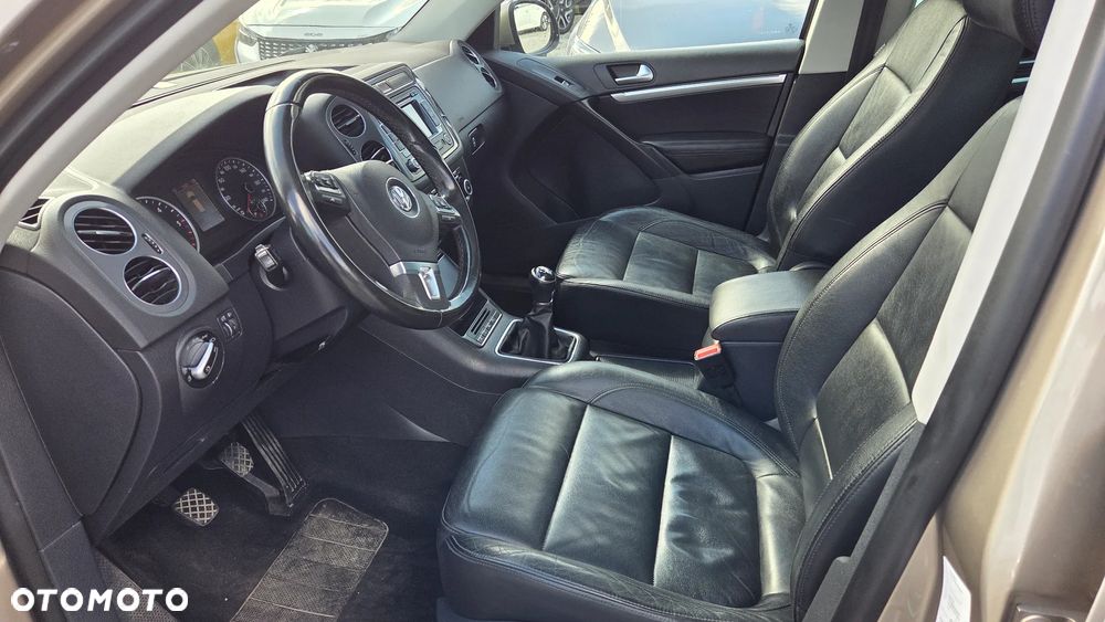 Volkswagen Tiguan 2.0 TDI DPF BlueMotion Technology Exclusive - 17