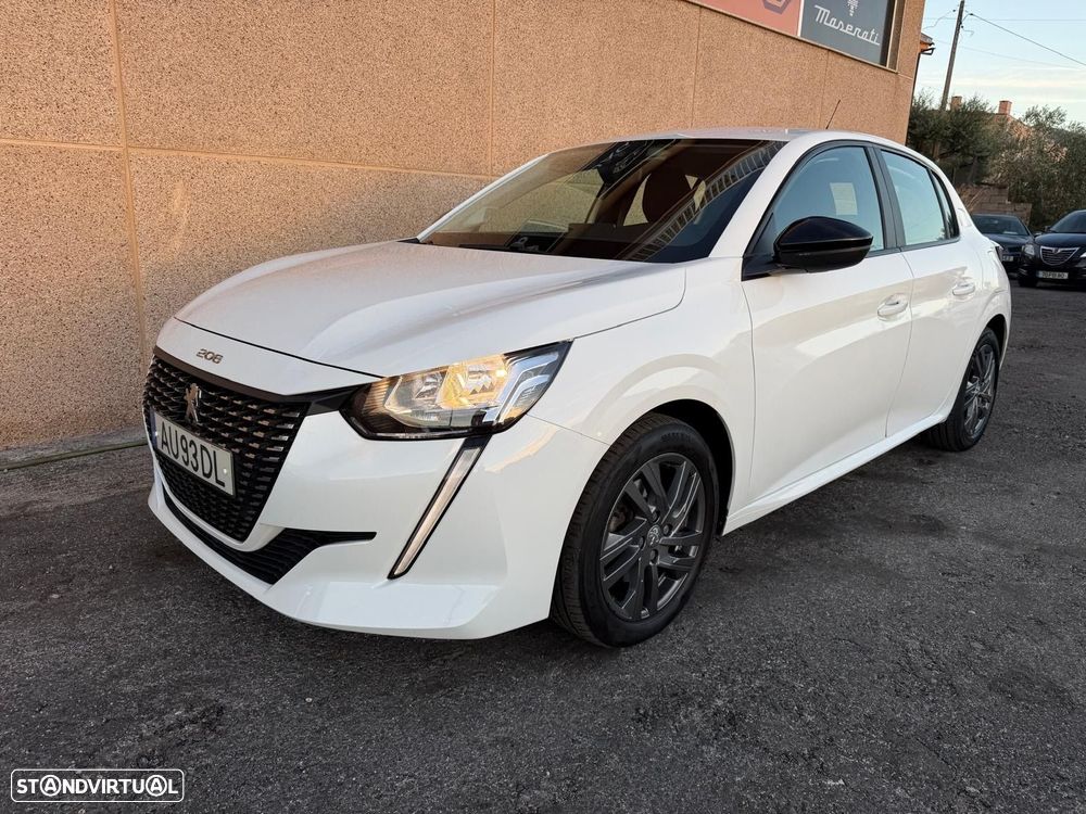 Peugeot 208 2022 photo 2