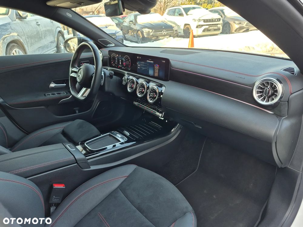 Mercedes-Benz CLA 200 AMG Line 7G-DCT - 33