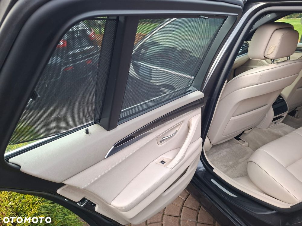 BMW Seria 5 525d - 15