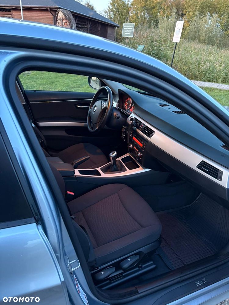 BMW Seria 3 318i - 9