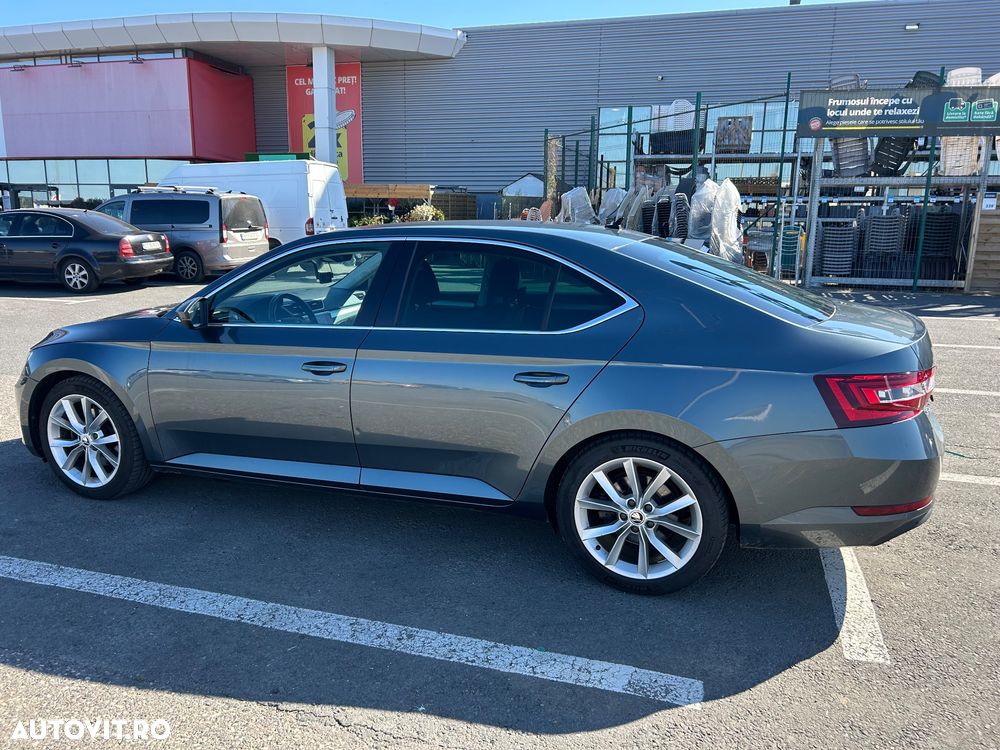Skoda Superb 2.0 TDI DSG Ambition - 4
