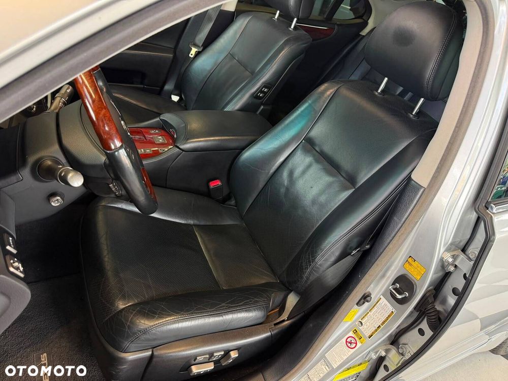 Lexus LS - 23