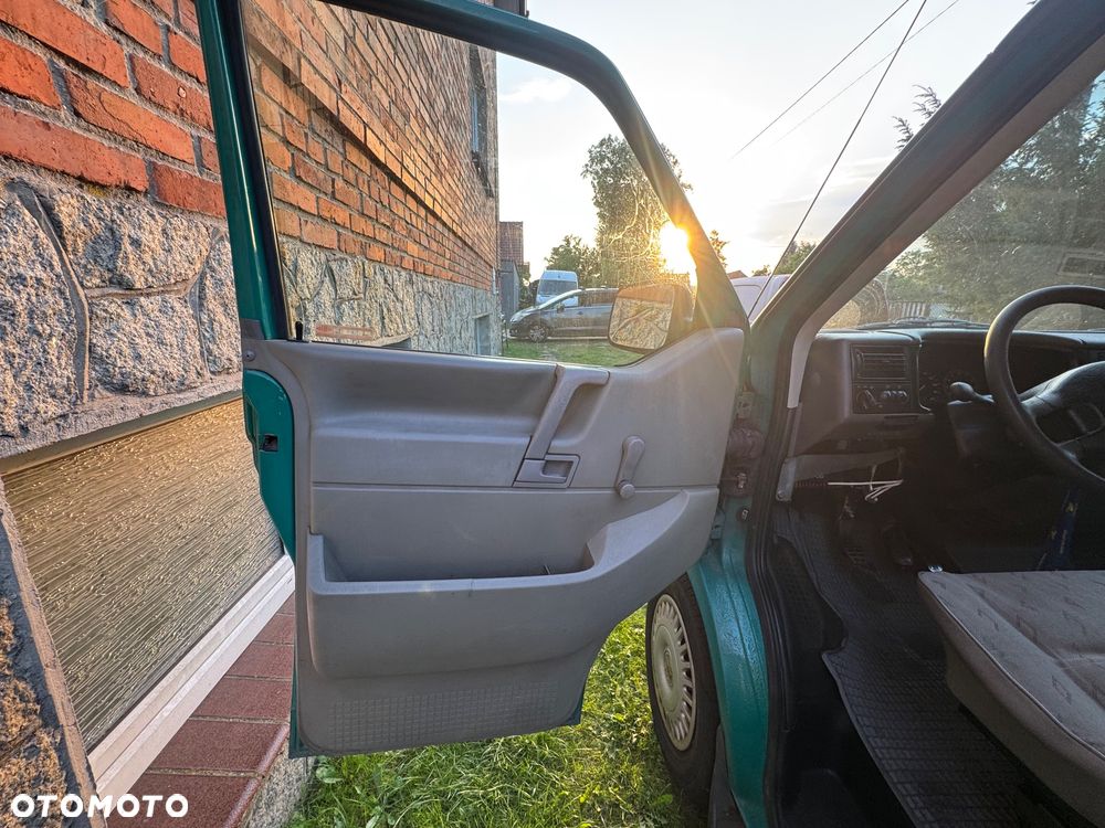 Volkswagen Transporter - 8