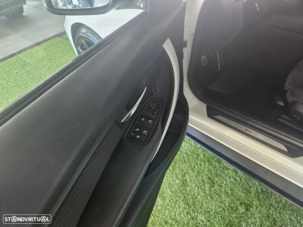 BMW 320 d Pack M - 13
