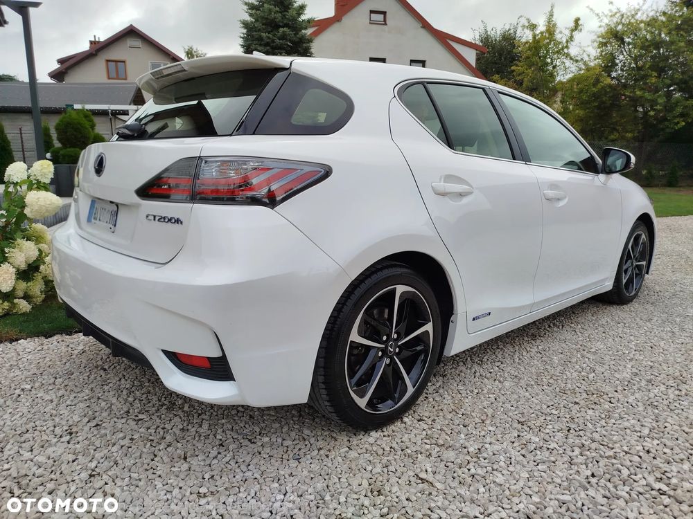 Lexus CT 200h Prestige - 12