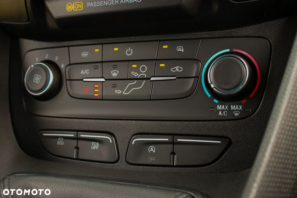 Ford Connect MAX - 23