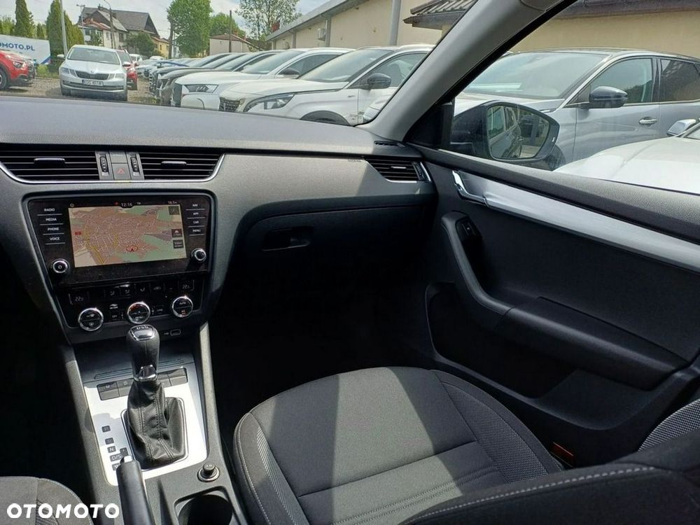 Skoda Octavia 1.6 TDI DSG Clever - 23