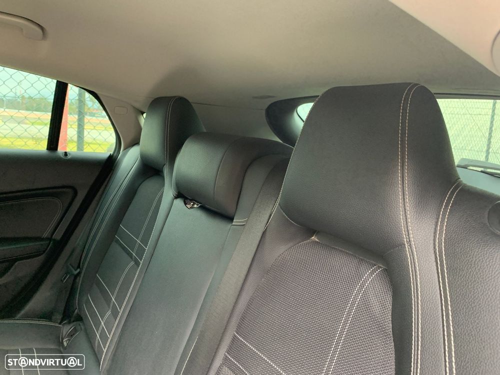 Mercedes-Benz CLA 200 d Shooting Brake AMG Line Aut. - 13