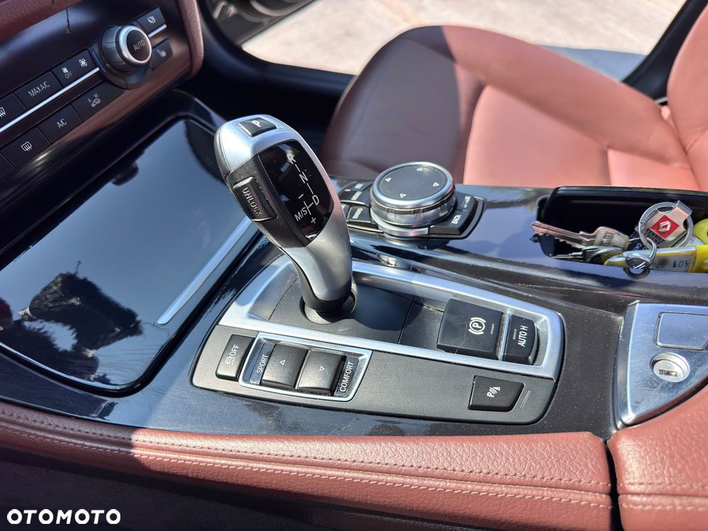 BMW Seria 5 520d - 29