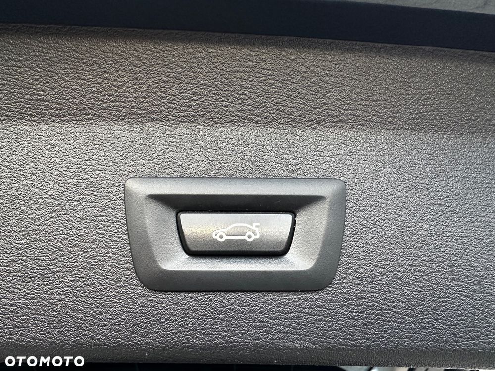 BMW X1 sDrive18d xLine - 34