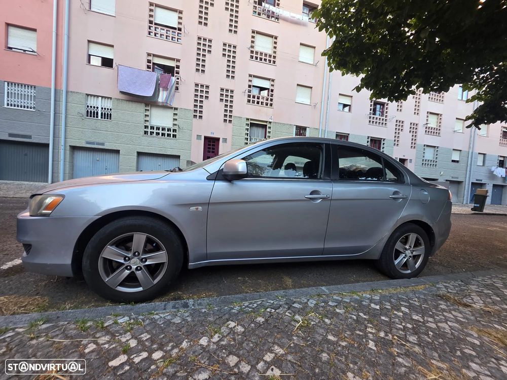Mitsubishi Lancer 1.5 Invite - 4