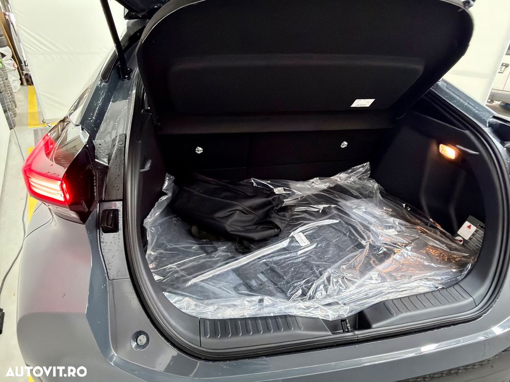 Toyota C-HR 1.8 HEV 140 CP 4x2 CVT Dynamic - 11