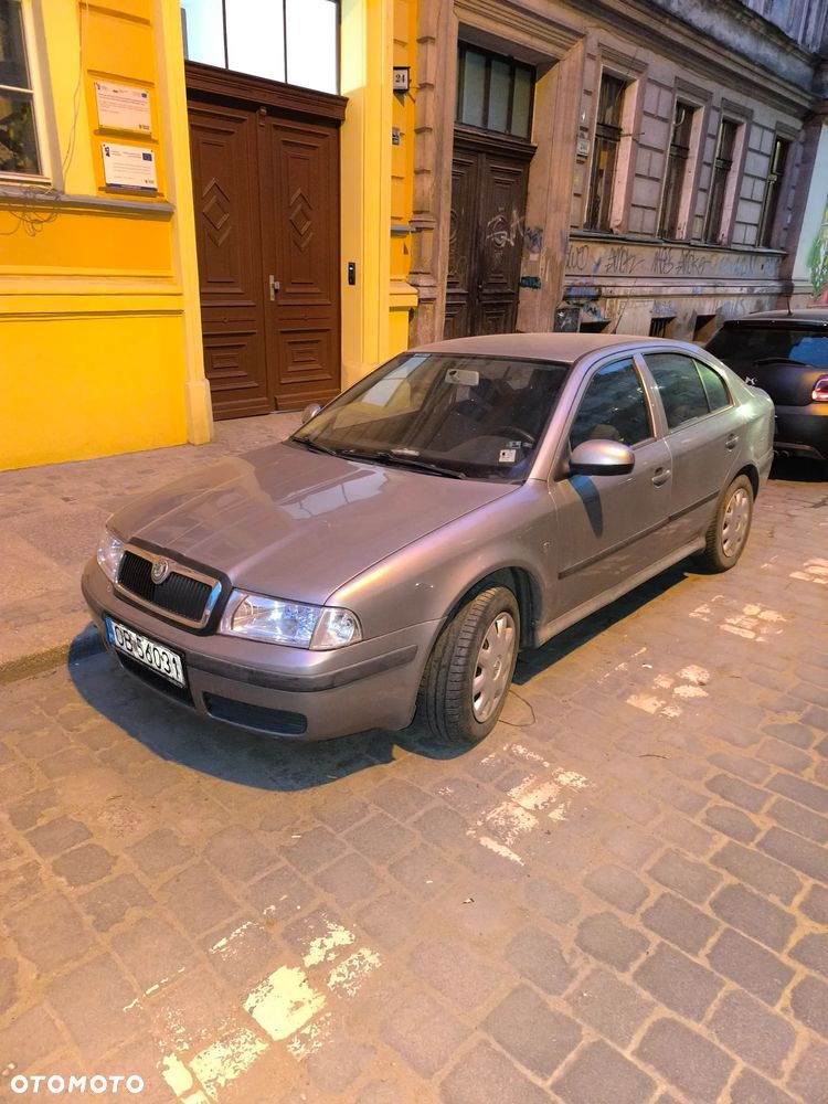 Skoda Octavia 1.6 Tour - 1