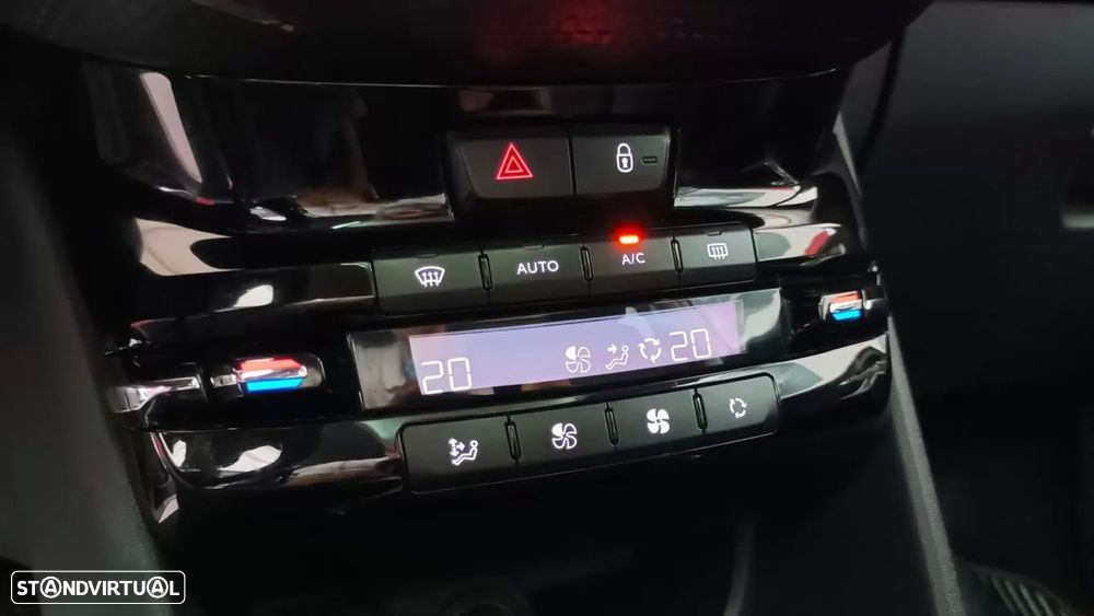 Peugeot 2008 1.2 PureTech Allure - 44