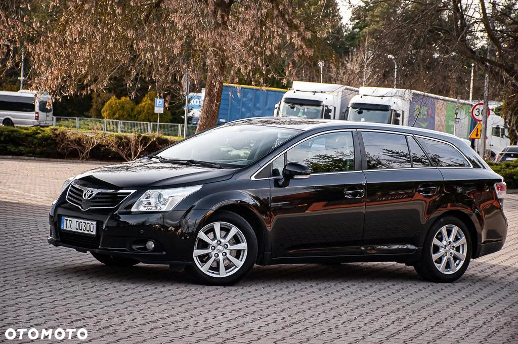 Toyota Avensis 2.2 D-4D X - 12