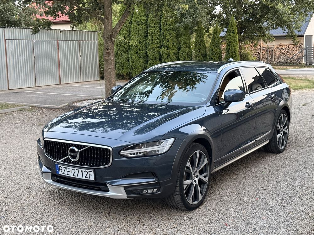 Volvo V90 Cross Country - 1