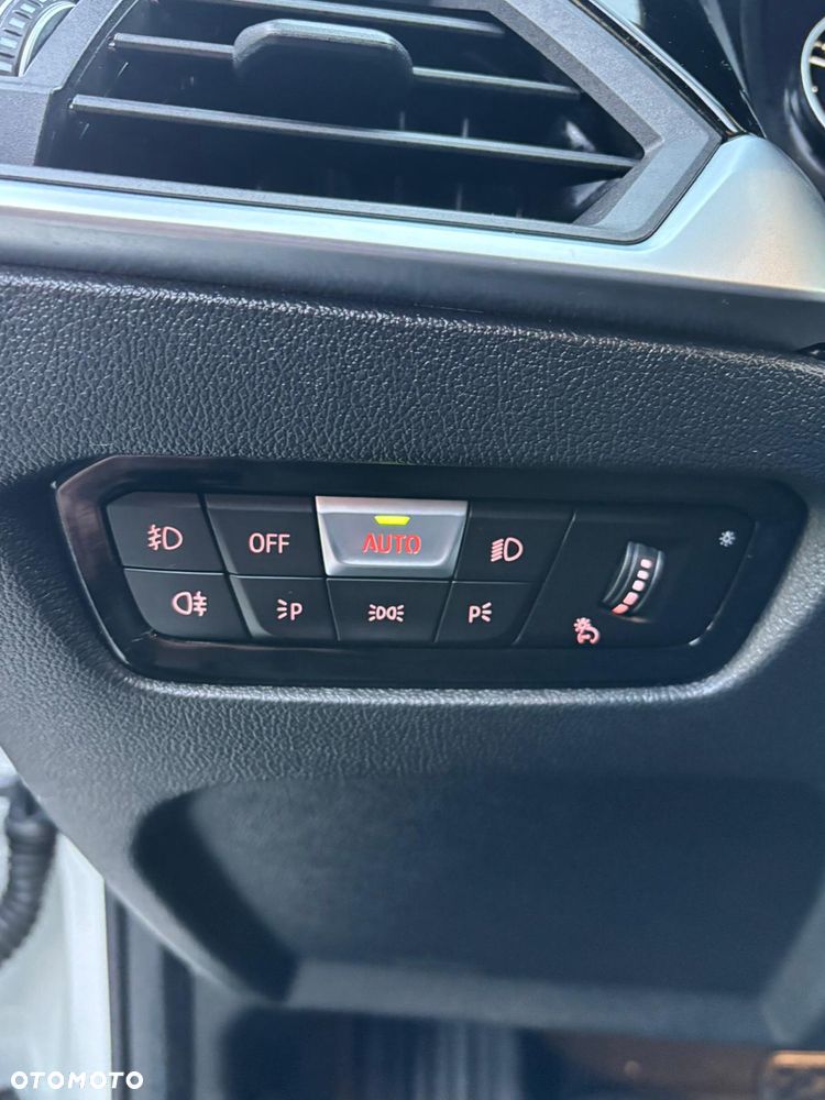 BMW Seria 3 318i - 23