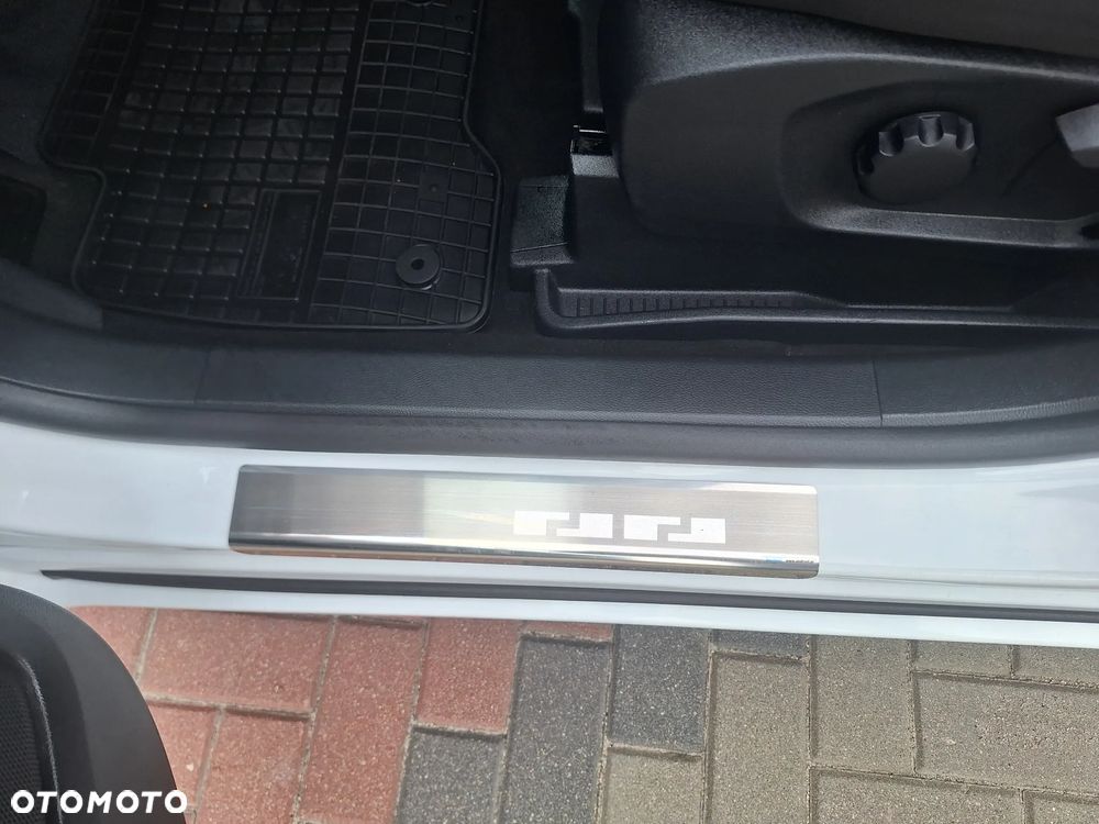 Ford S-Max - 17