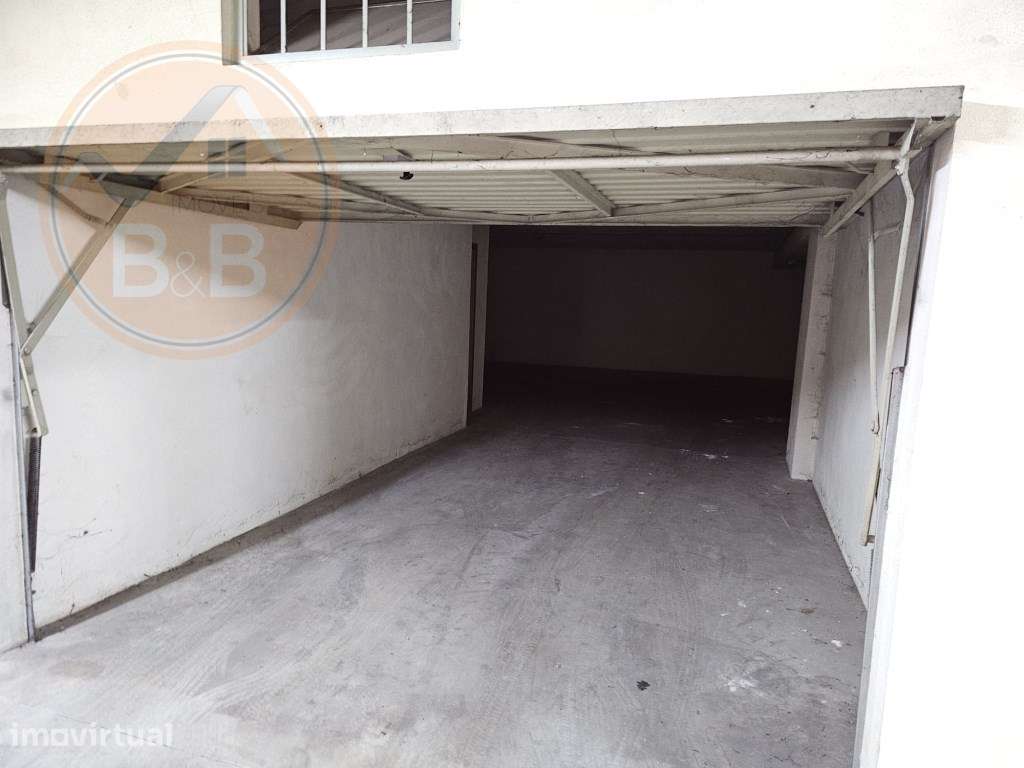 Garagem para 3 carros na Vila de Cabeceiras de Basto - Grande imagem: 3/5