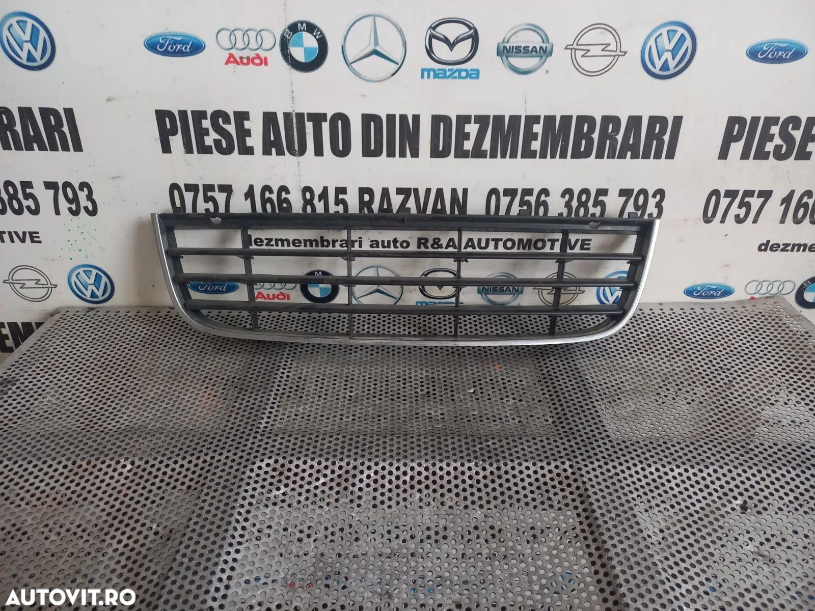 Grila Bara Fata Vw Golf 5 Break Variant Combi Jetta Volan Stanga Europa Motor 1.4 Tsi CAX Cutie Man - 1