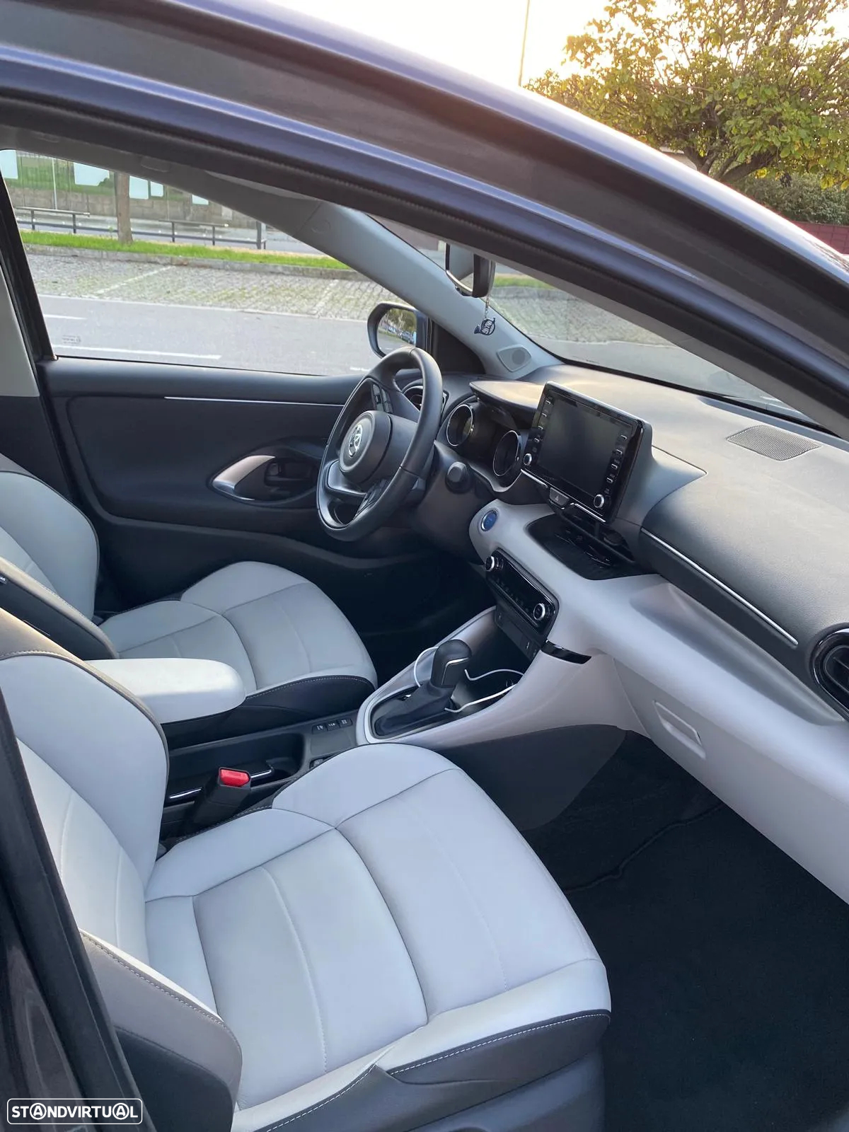 Toyota Yaris 1.5 HDF Luxury - 10