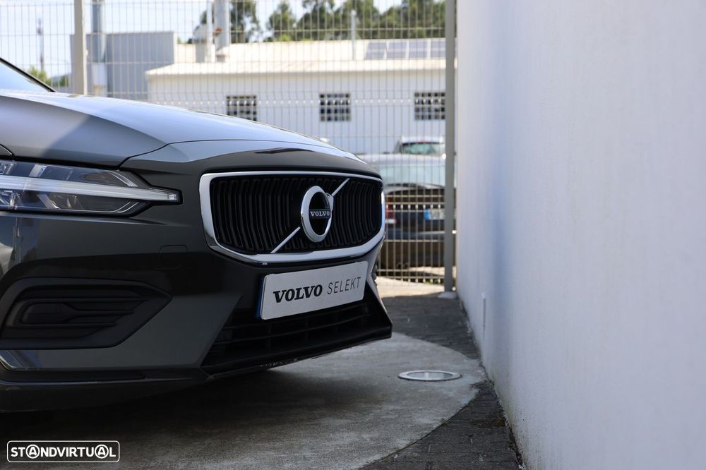 Volvo V60 2.0 B4 Momentum Geartronic - 25