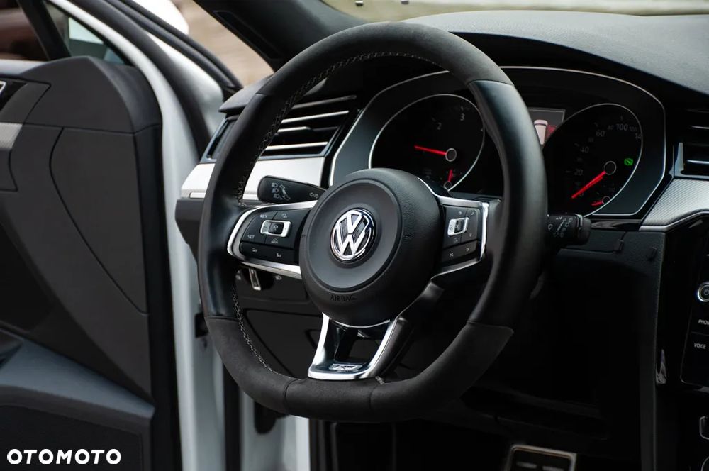 Volkswagen Passat 2.0 TDI SCR 4Motion DDG Highline - 32