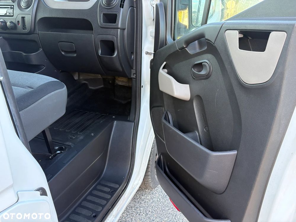 Nissan NV400 - 15