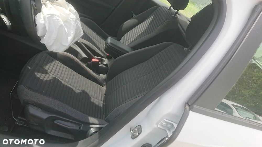 Peugeot 208 - 16