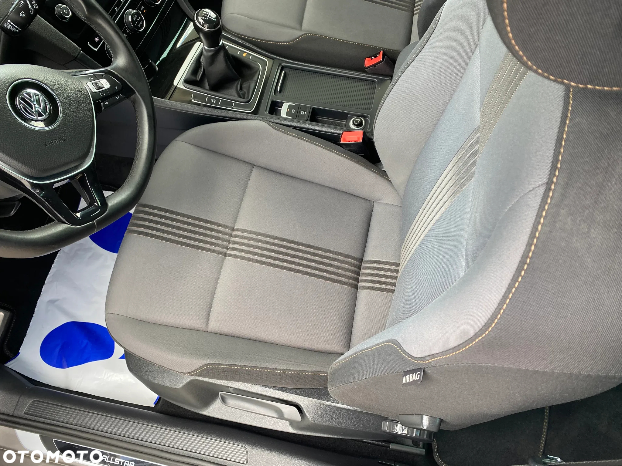 Volkswagen Golf - 18