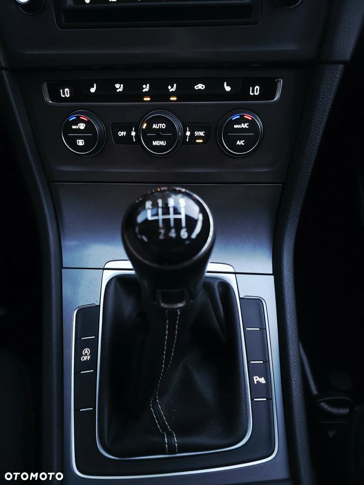Volkswagen Golf 2.0 TDI BlueMotion Technology Lounge - 33