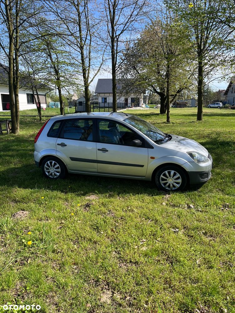 Ford Fiesta 1.3 Silver Magic - 2