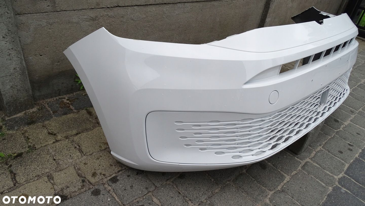VW CADDY 2K7 - zderzak przedni - 2