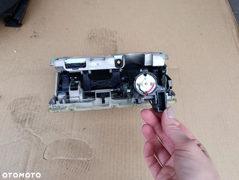 AUDI A3 8V EKRAN WYŚWIETLACZ MONITOR WINDA 8V0857273P - 3