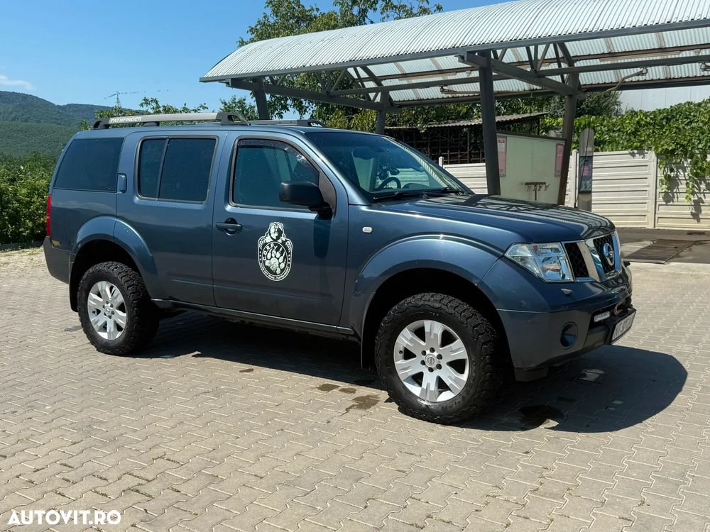 Nissan Pathfinder - 1