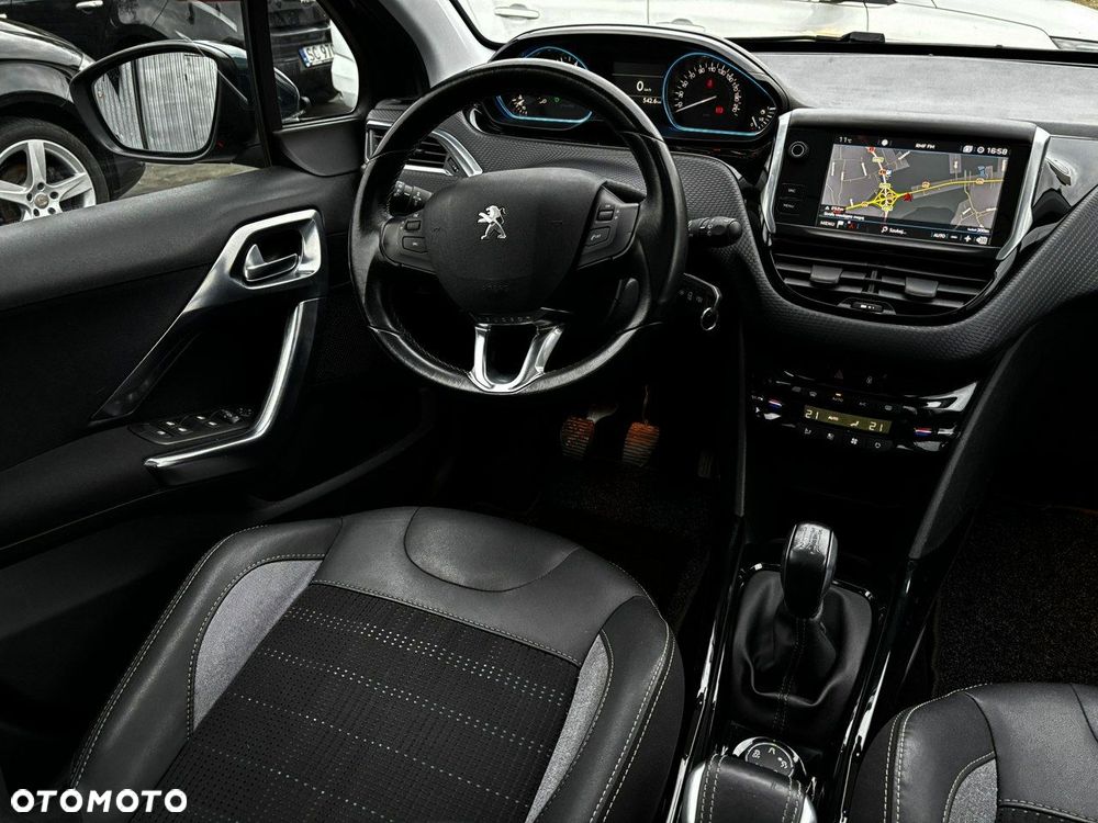 Peugeot 2008 1.2 Pure Tech Allure S&S - 17