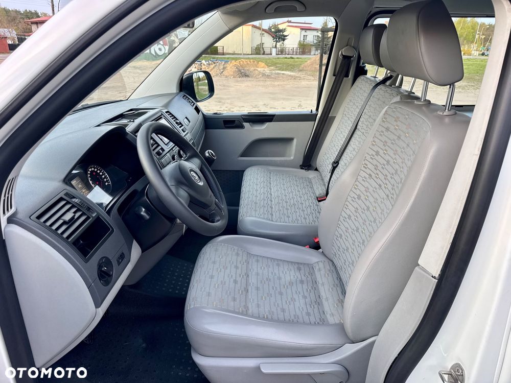 Volkswagen Caravelle - 13