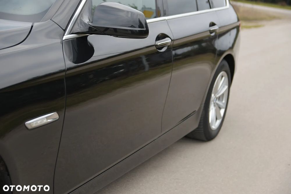 BMW Seria 5 525d - 13