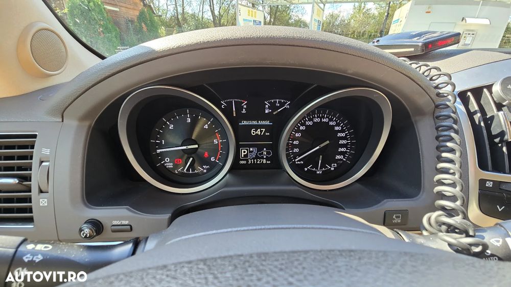 Toyota Land Cruiser 4.5 D-4D V8 Luxury - 29