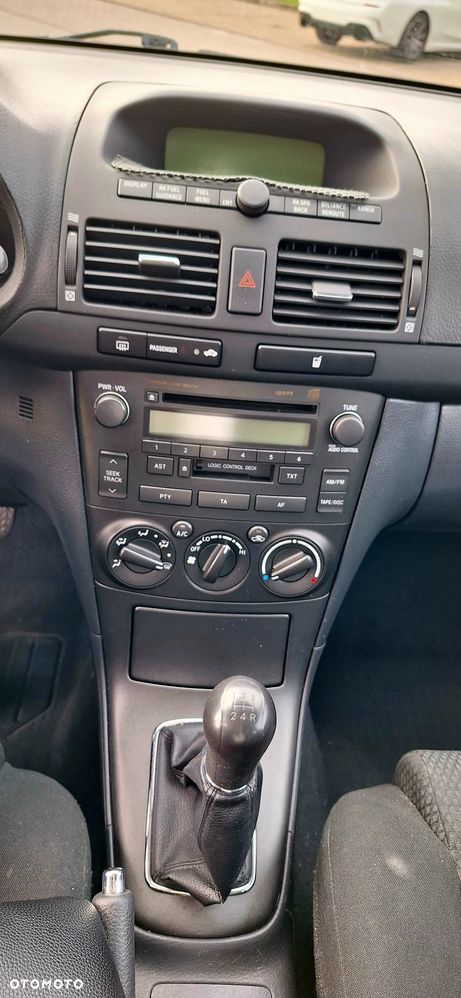 Toyota Avensis - 12