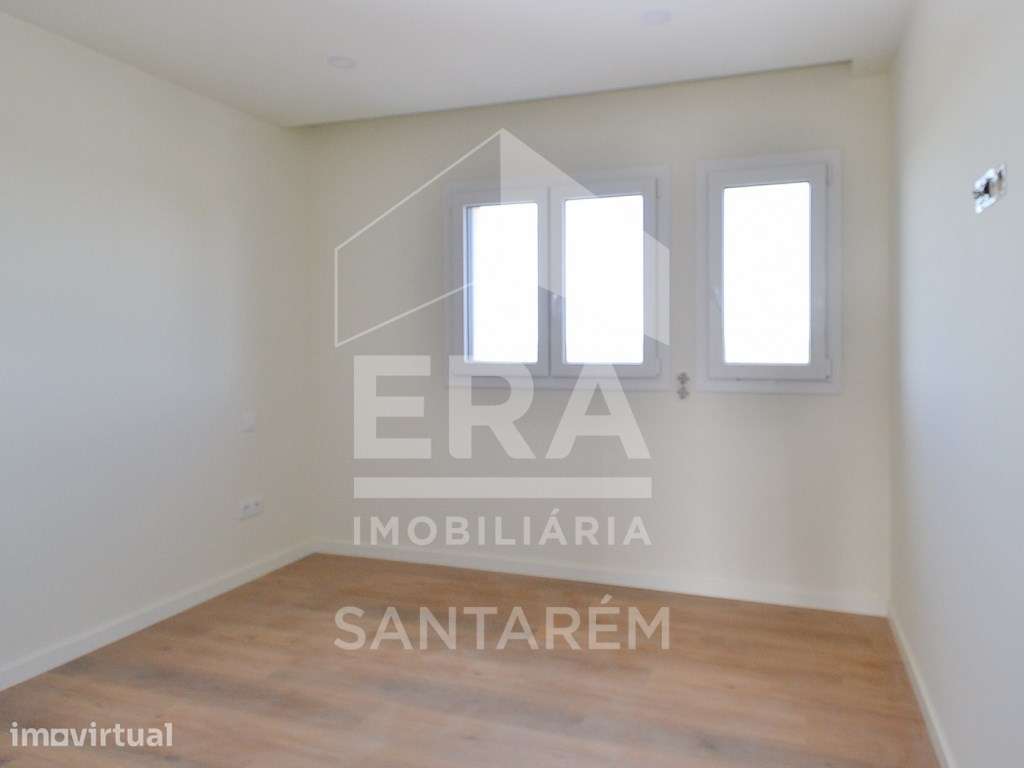 Apartamento T2 totalmente renovado e moderno - Grande imagem: 3/12