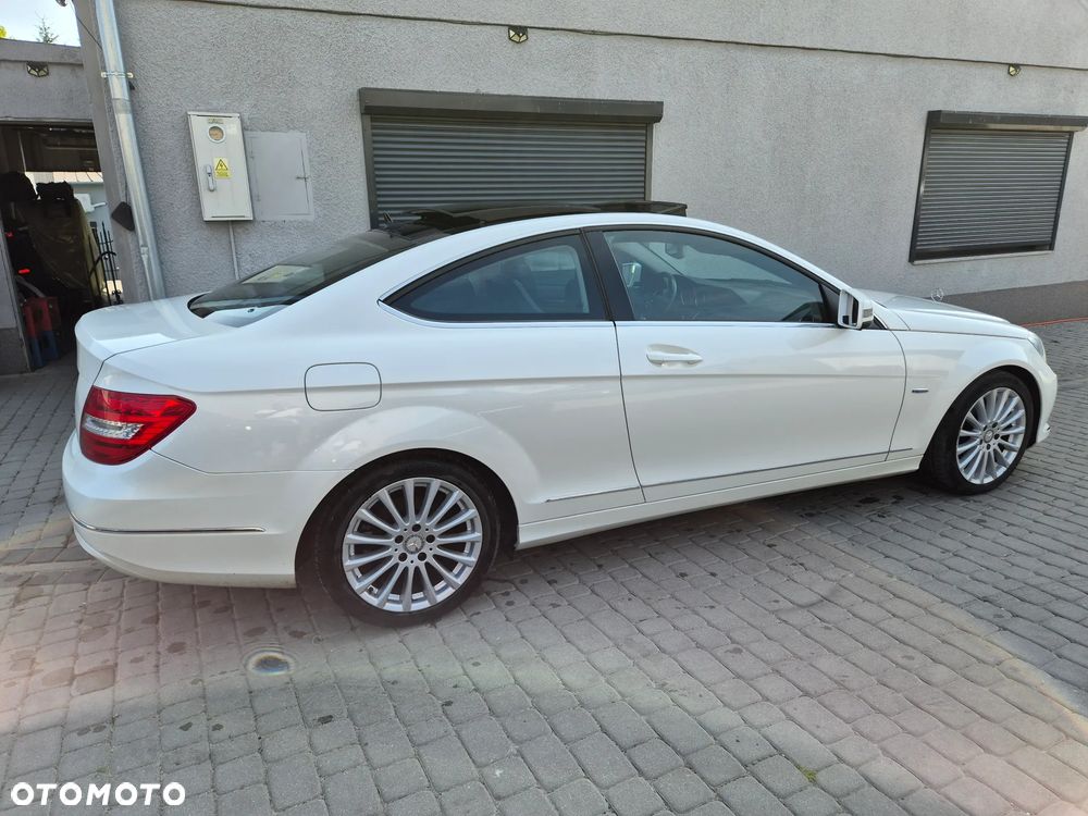 Mercedes-Benz Klasa C 180 CGI BlueEff - 8