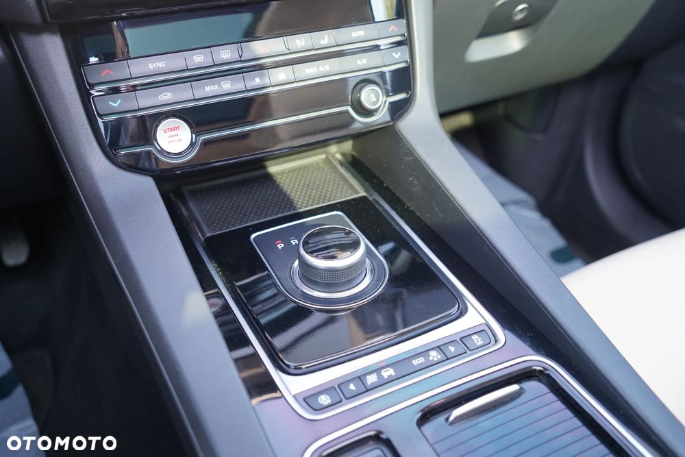 Jaguar F-Pace - 20