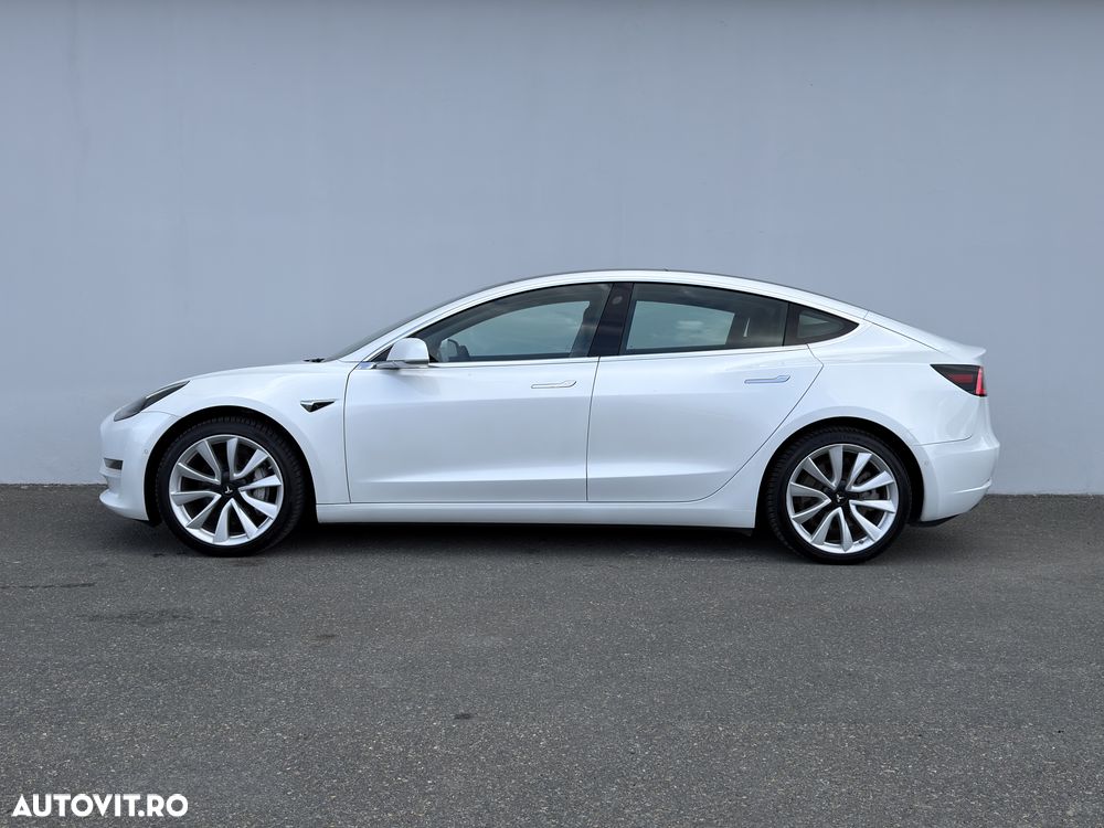Tesla Model 3 - 8