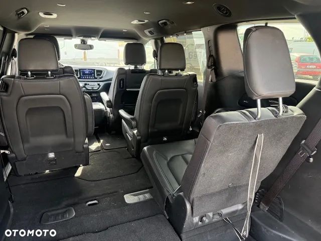 Chrysler Pacifica - 22